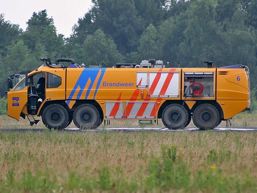  E-ONE Titan HPR-G 8x8 2003 года  (фото 4 из 6)